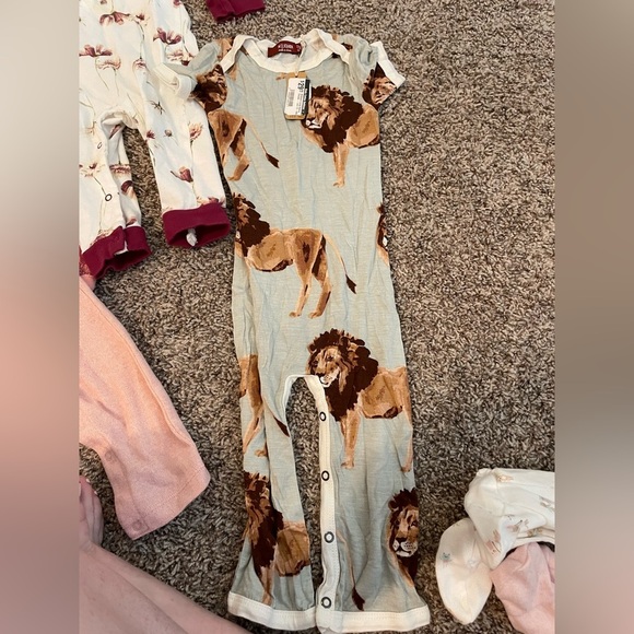 Bundle of 6 pieces girls onesies 6-12 months - Picture 4 of 8